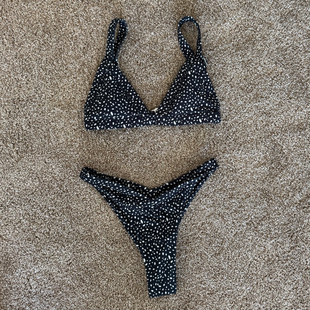ONE ONE Bikini, top size small, bottom size medium